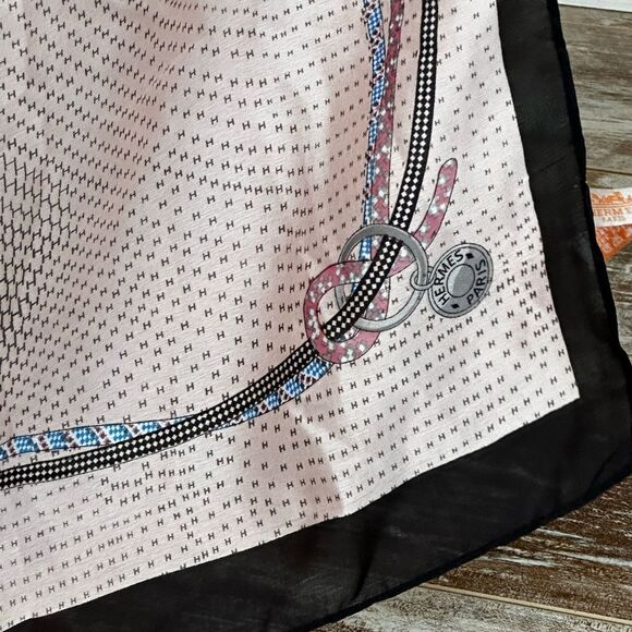 Vtg Hermes Cheval Mirage Design Shaw or Scarf Rose Poudre Noir Gris 100% silk - Picture 4 of 11